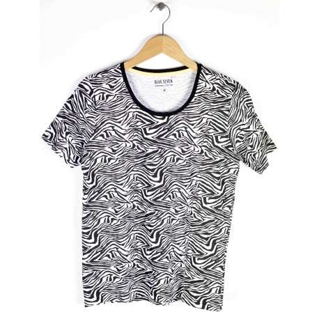 Blue Seven Women's T-shirt Giraffe Pattern